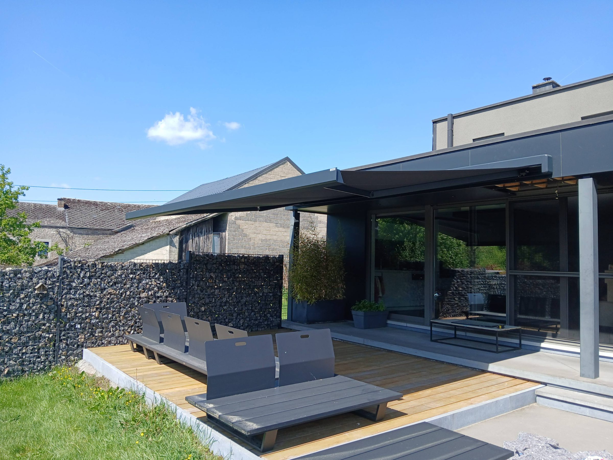 Banne solaire, terrasse en bois