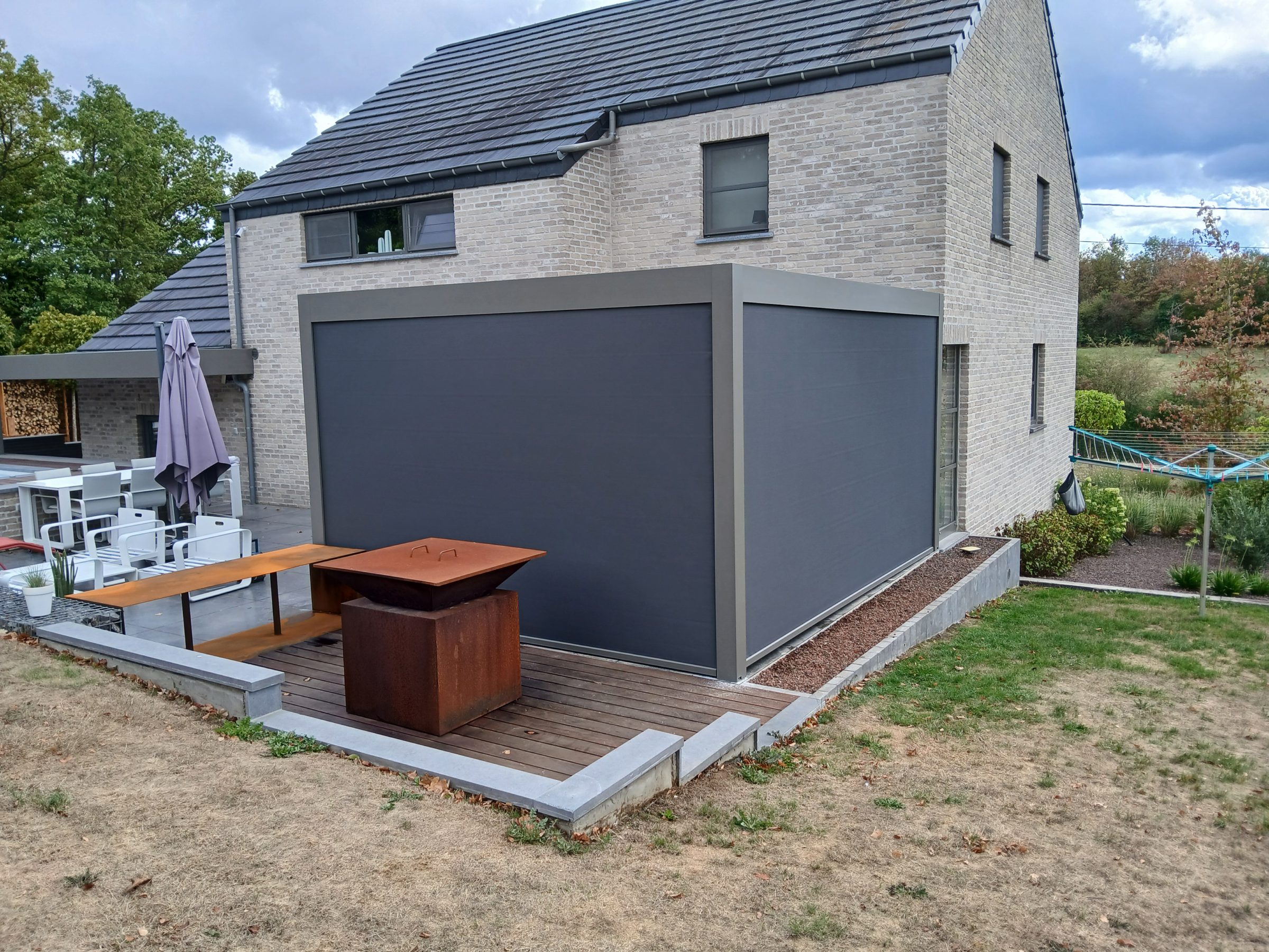 Pergola fermée par des screens